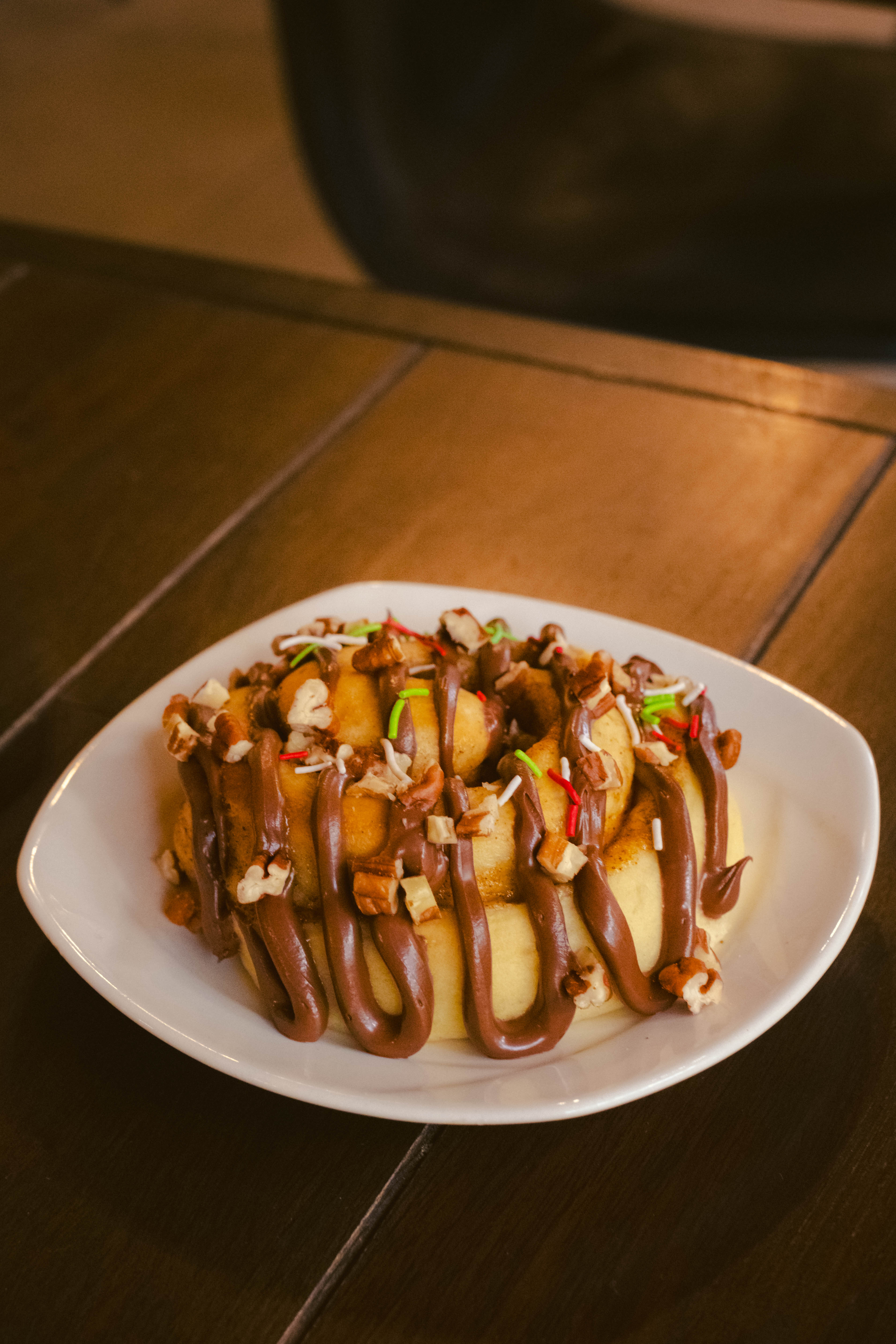 Rol de canela con nutella y nuez de Canela Café